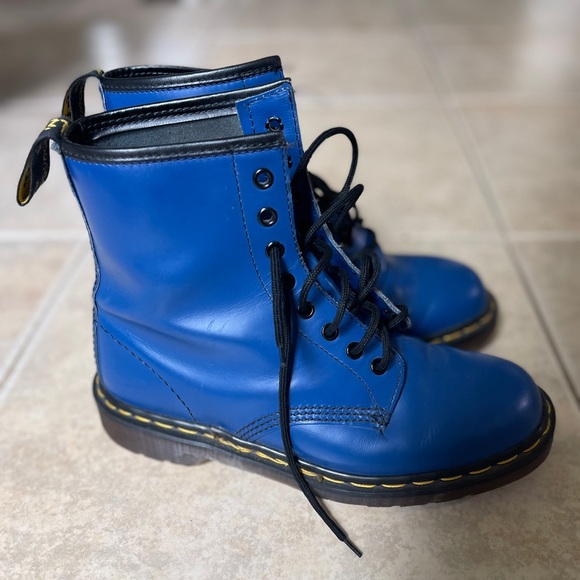 Gently Used 1460 Smooth Leather Lace Up Dr. Martens Airware Boots size 9 - Picture 6 of 9